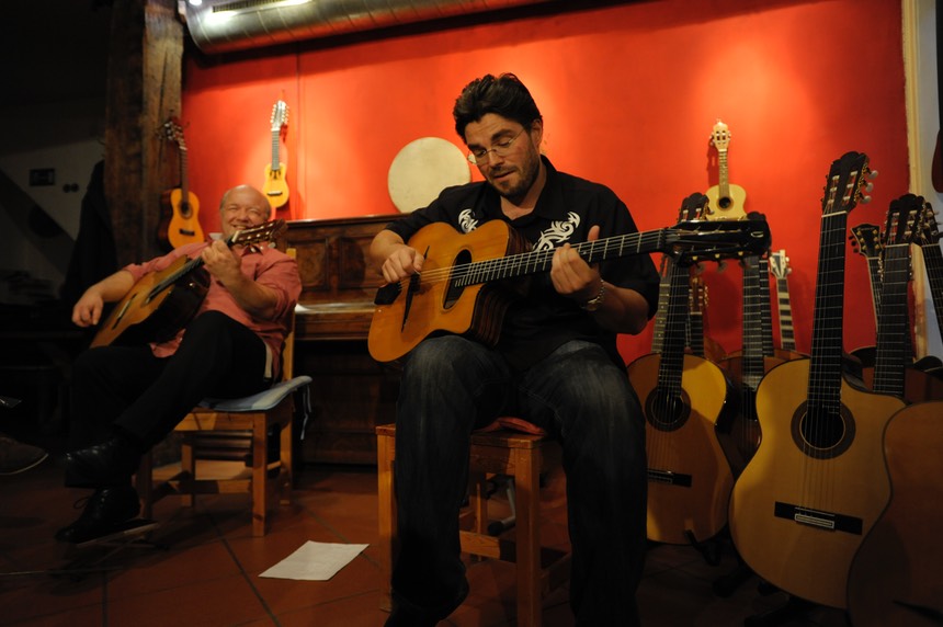 Kai Heumann & Joscho Stephan @ "Gitarrenzentrum" with Guitarras Calliope Guitars.  Photo © Dirk Engeland 