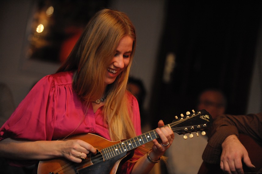 Marijke Wiesenekker at the Gitarrenzentrum/ Café Esperanza.  Photo © Dirk Engeland