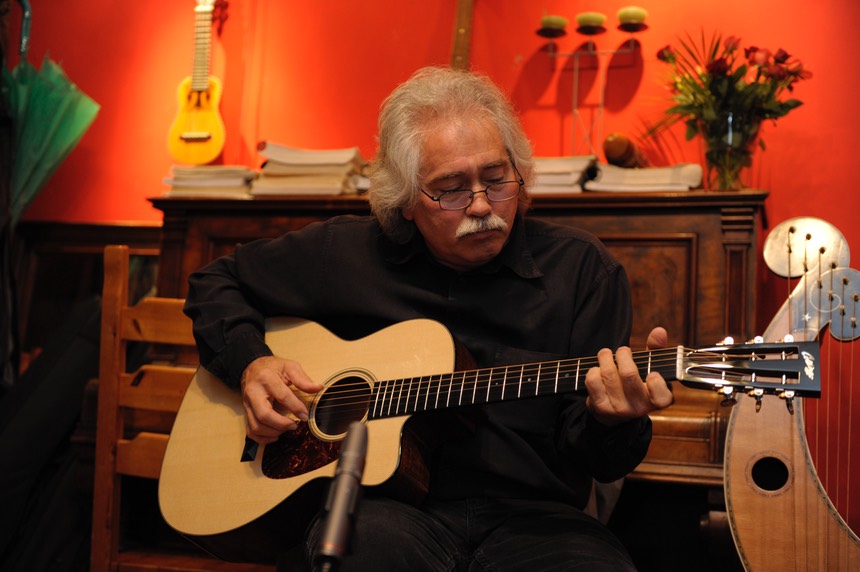 Stephen Bennett at the Gitarrenzentrum/ Café Esperanza. Photos © Dirk Engeland


