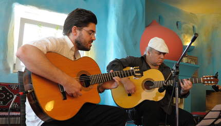 Joscho Stephan and his Guitarras Calliope Signature Model. Photos © Dirk Engeland