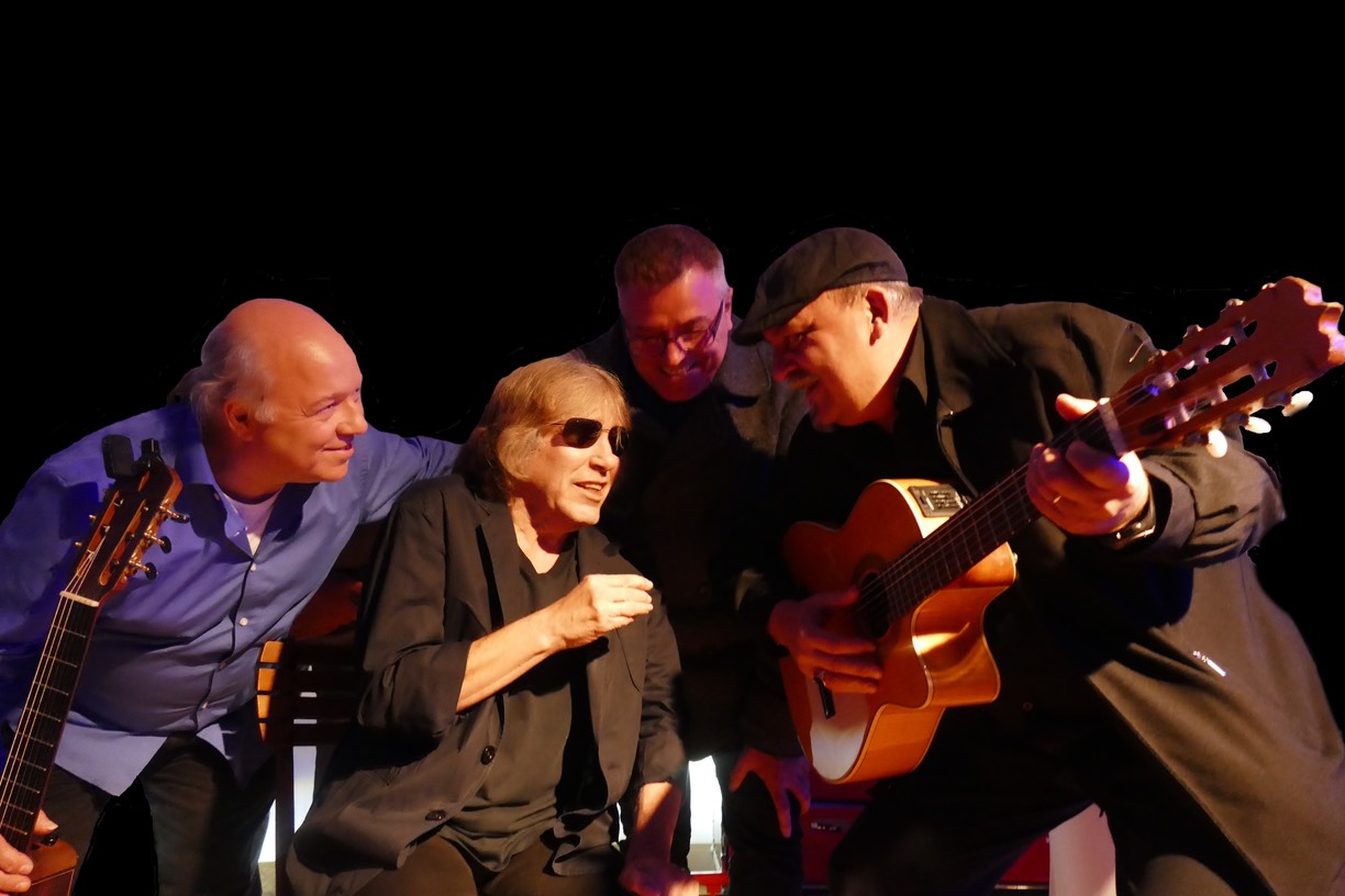 Kai Heumann's Proyecto Guitarra Latina Con José Feliciano. Photo © Gitarrenzentrum