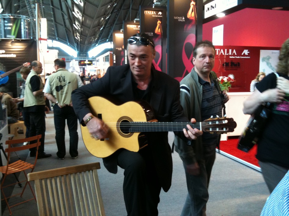 Lulo Reinhardt with Guitarras Calliope