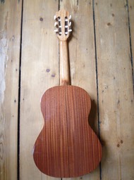 53.Fichte. Kinderkonzertgitarre. Children Concertguitar. "Modelo Linus"(Guitarras Calliope), Cedar. Photo © UK