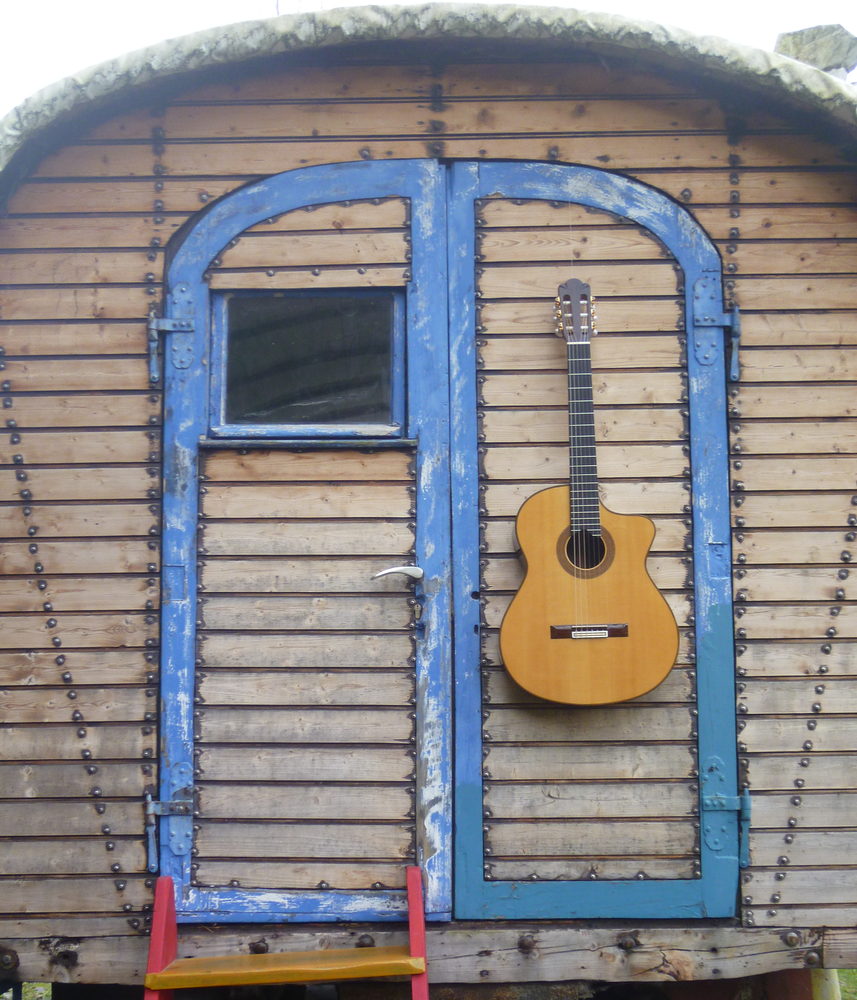 Guitarras Calliope. Kingsize Concert Guitar. Modelo Mike Reinhardt with Cutaway. Photo © Guitarras Calliope