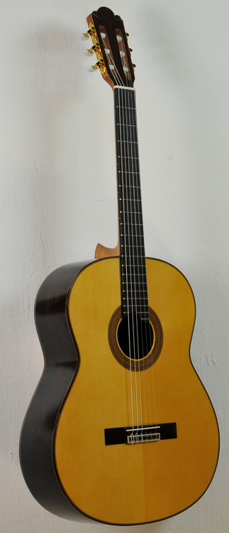 Kingsize Concertguitar Modelo Orfeo (Guitarras Calliope), Fichte. German Spruce. Photo © UK