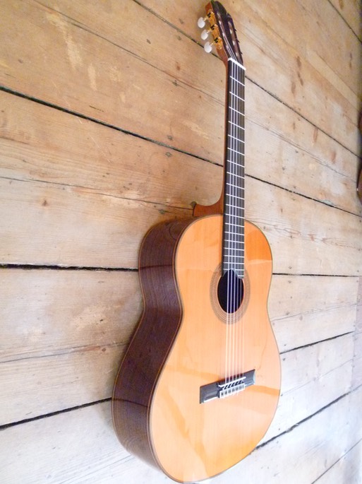Kingsize Concertguitar Modelo Orfeo (Guitarras Calliope), Zeder. Cedar. Photo © UK