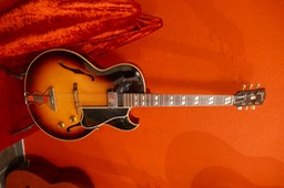 P1240857- Gibson ES 175