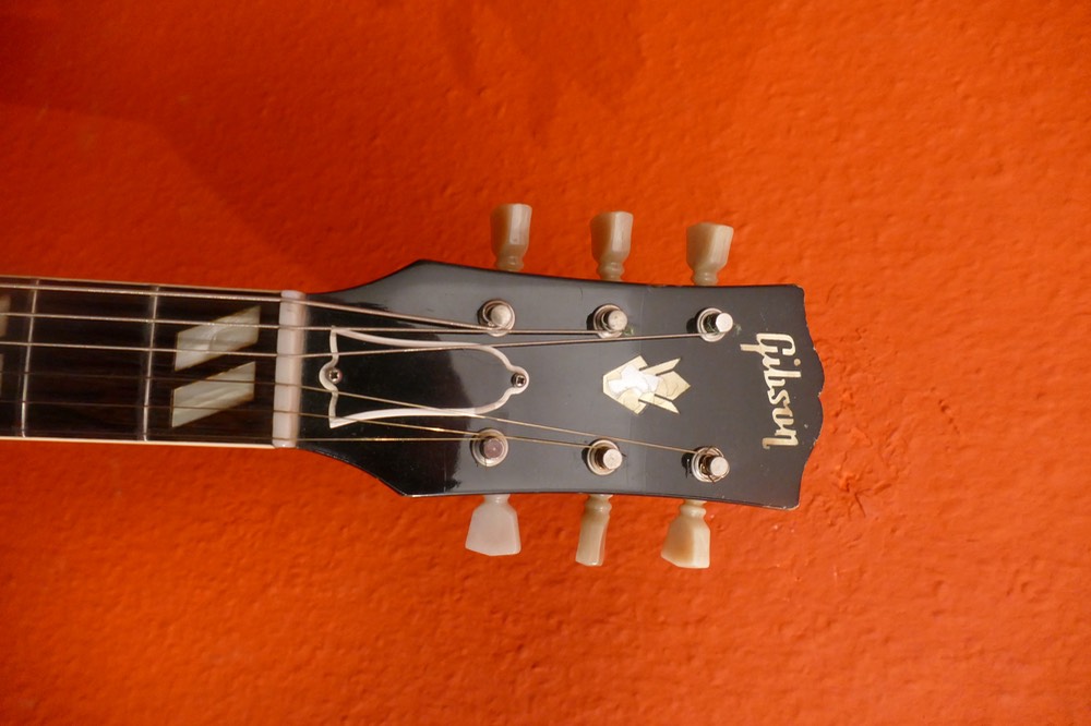 P1240858-Gibson ES 175