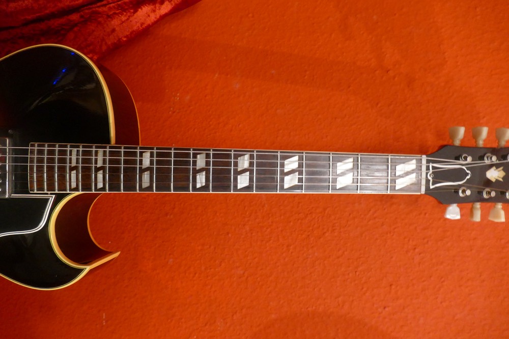 P1240859- Gibson ES 175