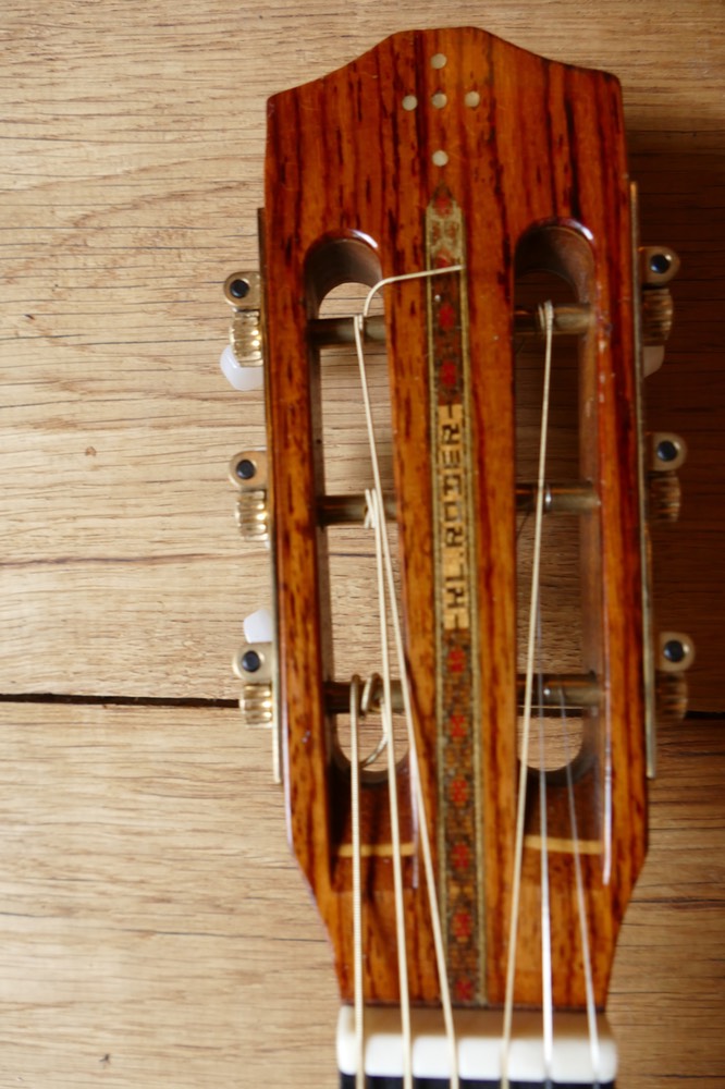 Röder Gypsy Gitarre. Kopf