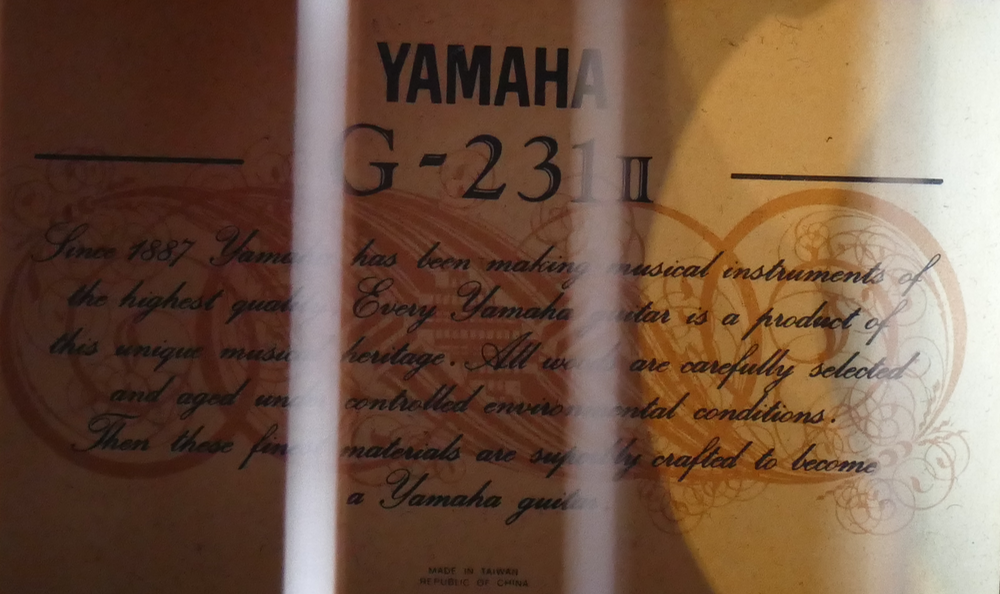 Yamaha G231-II. Zettel